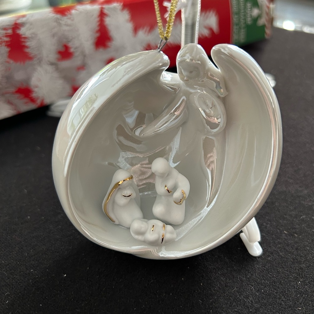 Nativities Angel with Holy Family Ornament - Picture 2 of 8